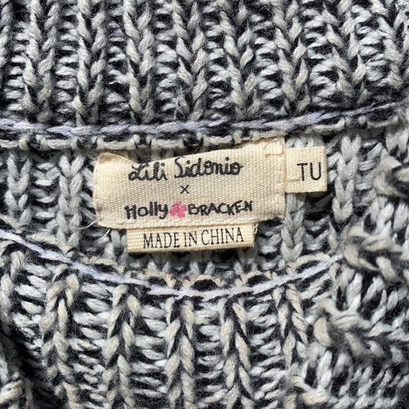 Mock neck sweater (SOLD) - Picture 5 of 7